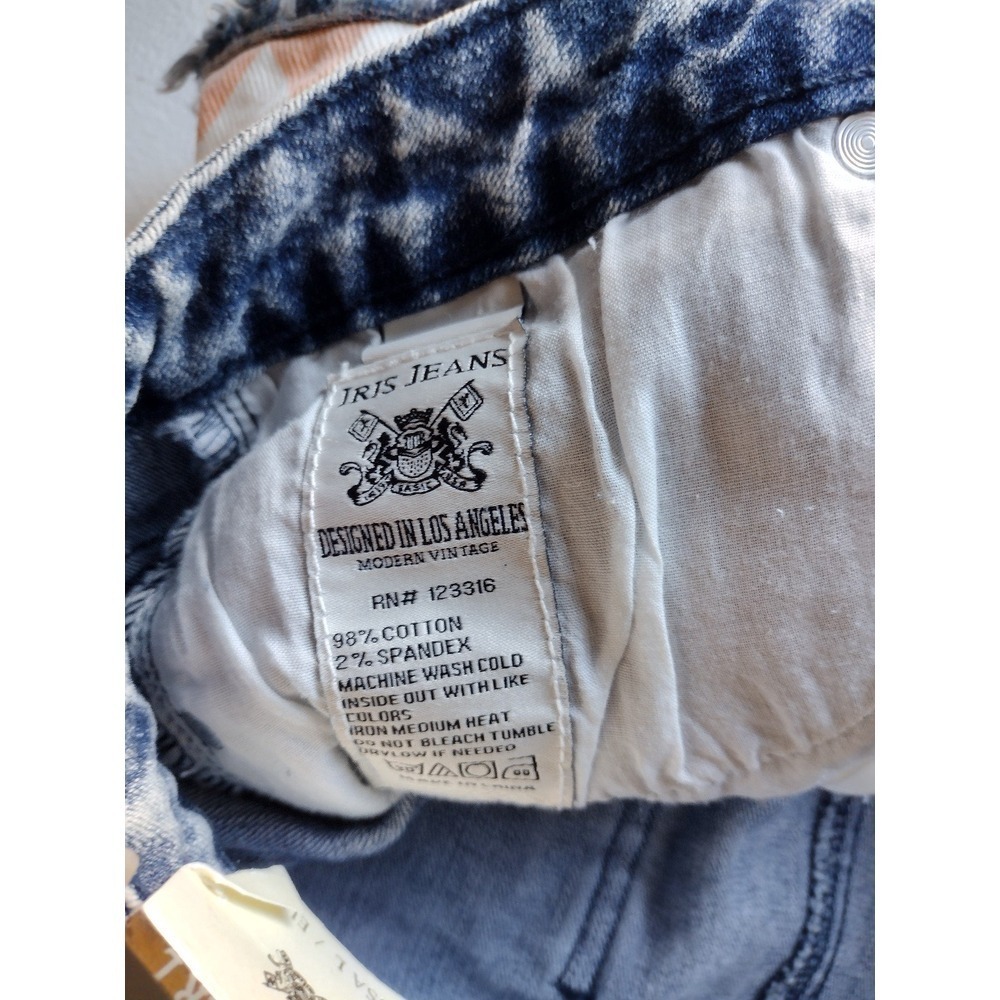 Iris Jeans Womens Size L Acid Wash Southwestern Print Frayed Denim Shorts - Picture 4 of 5